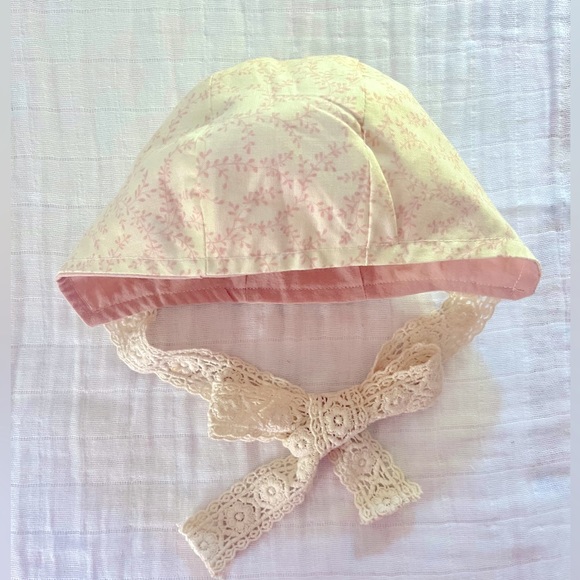 Handmade, Reversible, Light Pink And Cream Baby Bonnet🩷 - Picture 3 of 7